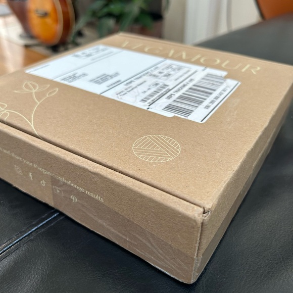 VEGAMOUR GRO Foundation Kit - Picture 2 of 12